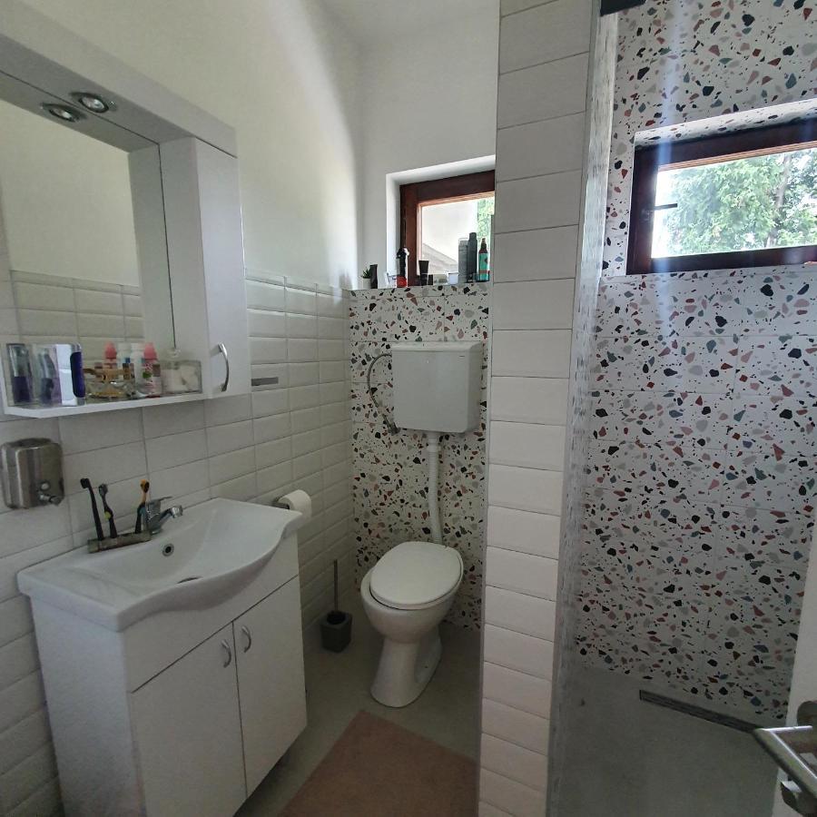 Che Private Rooms Banovci Novi Banovci Екстер'єр фото