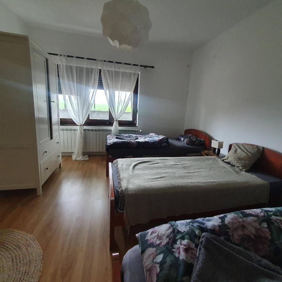 Che Private Rooms Banovci Novi Banovci Екстер'єр фото