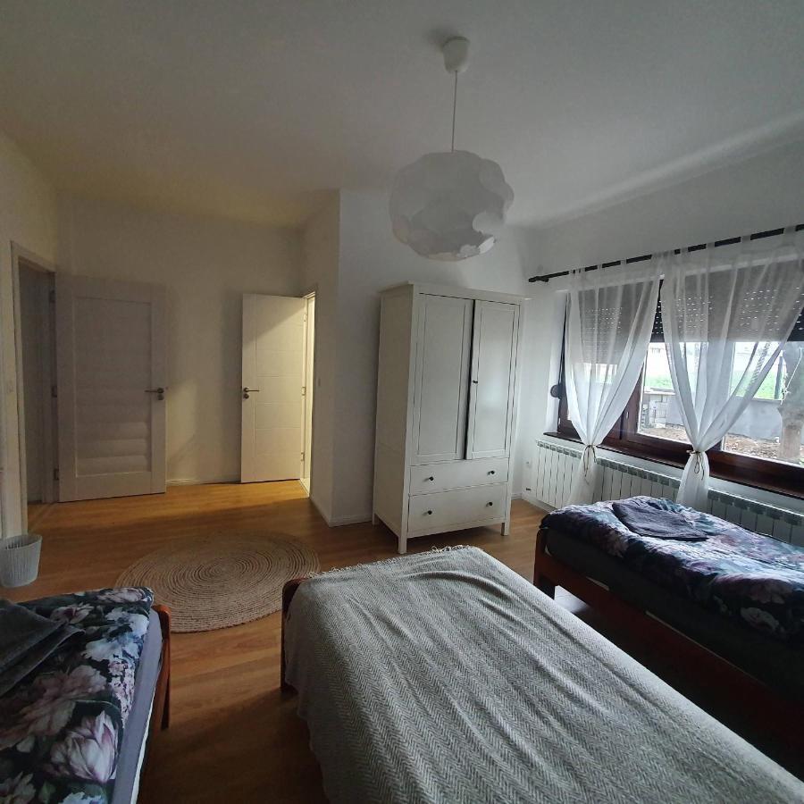 Che Private Rooms Banovci Novi Banovci Екстер'єр фото