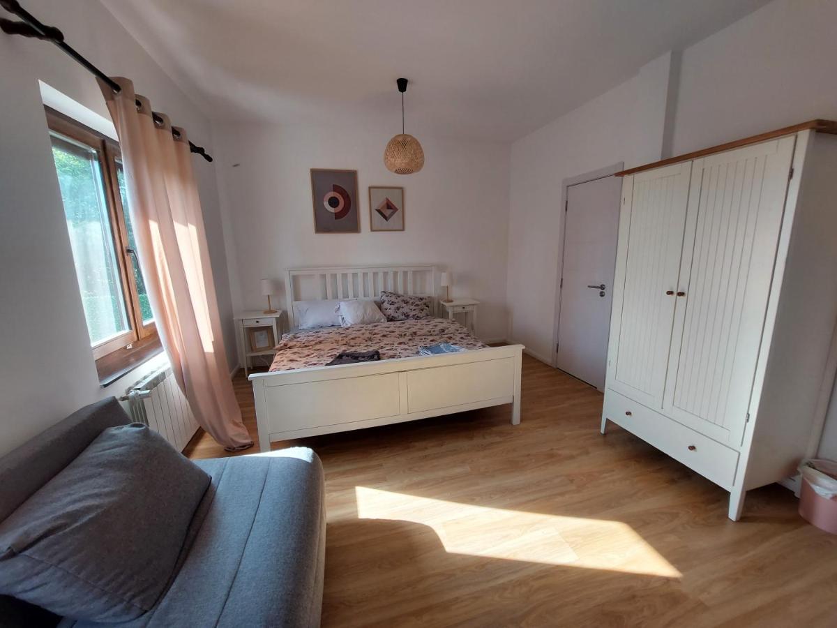 Che Private Rooms Banovci Novi Banovci Екстер'єр фото